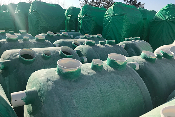 選購(gòu)玻璃鋼化糞池時(shí)要注意哪些